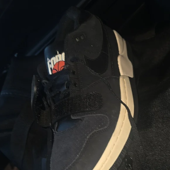 Nike Men's Black and Cream Sneakers - Picture 6 of 10